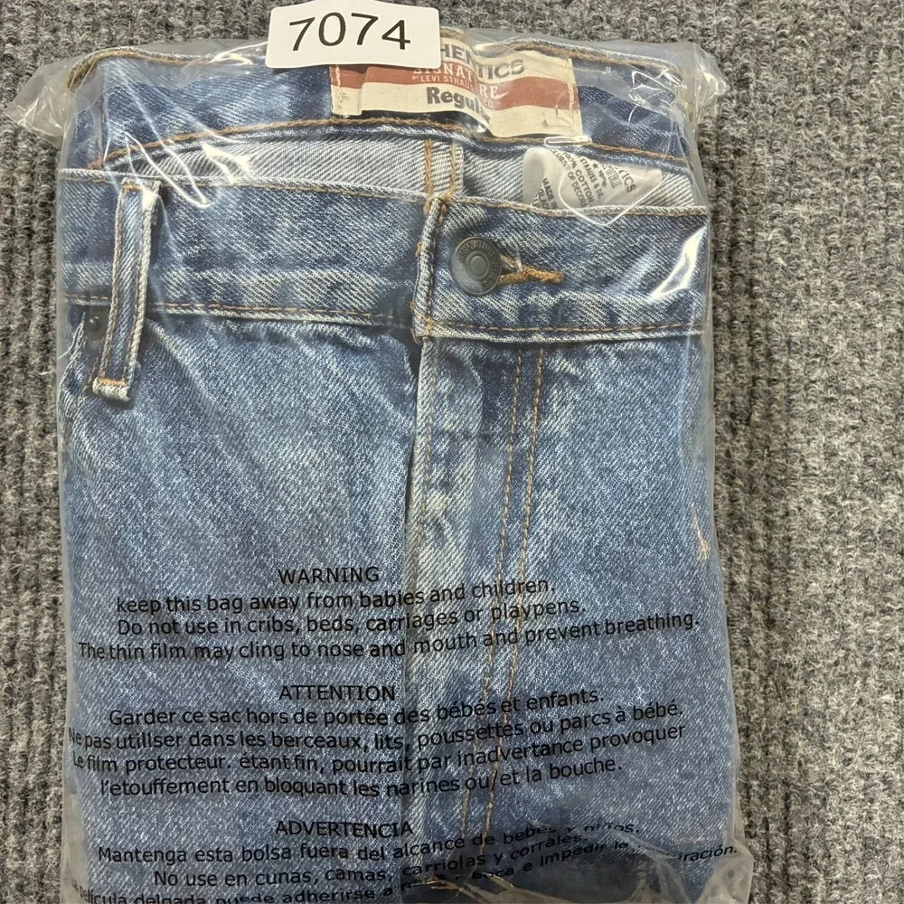Levi's Signature Authentics Jeans Mens Size 38x30 Light Wash Regular Fit Denim